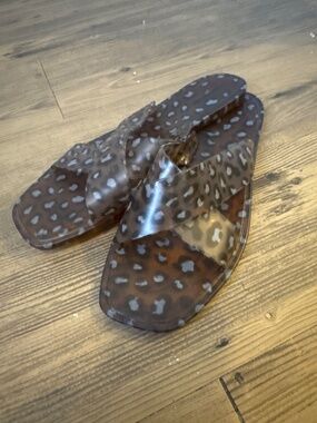 Maurice’s animal print slides